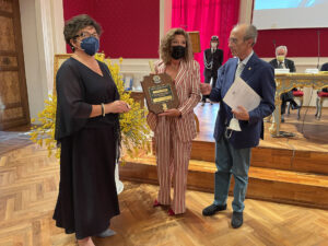 Omaggio a Vanni Leopardi del Lions consegnato alla figlia Olimpia