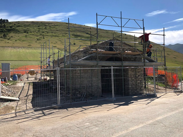 I lavori di restauro della chiesetta Madonna della Cona a Castel Sant'angelo sul Nera