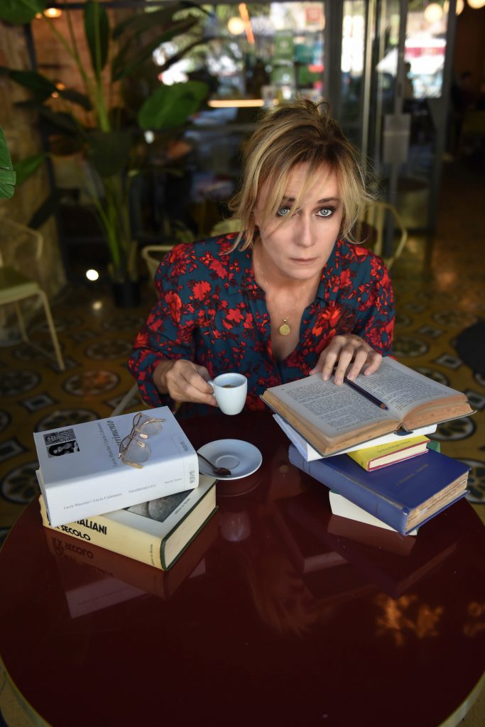 Lucia Mascino, una e trina, riparte dalle Marche con Smarrimento. L'11 gennaio a San Severino e il 29 a Cagli ©martina-mariotti_edit