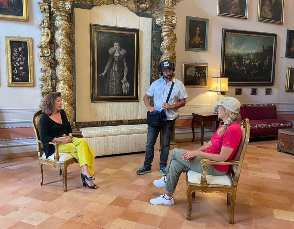 Olimpia Leopardi e Licia Colò durante l 'intervista a Palazzo Leopardi
