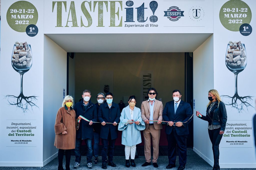 Taglio del nastro Taste it