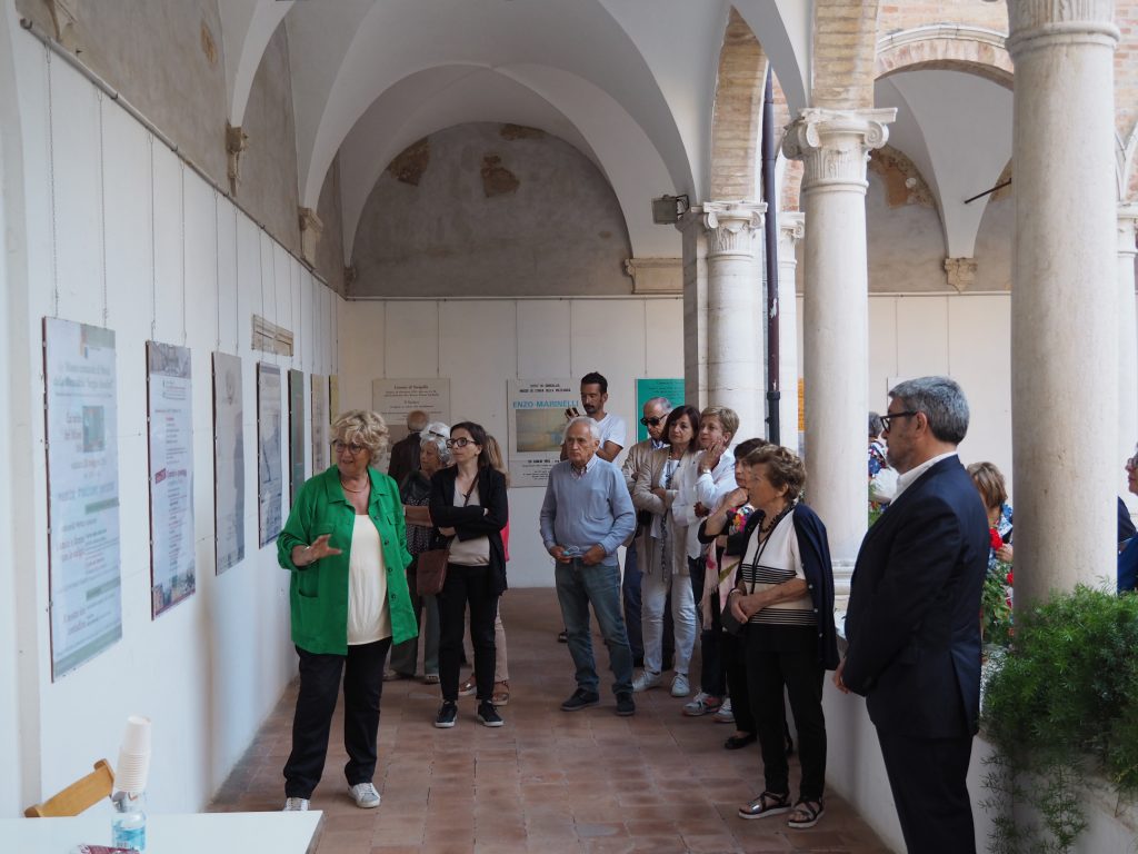 Inaugurata la mostra “Cinquant’anni di manifesti” al Museo di Storia della Mezzadria Sergio Anselmi di Senigallia