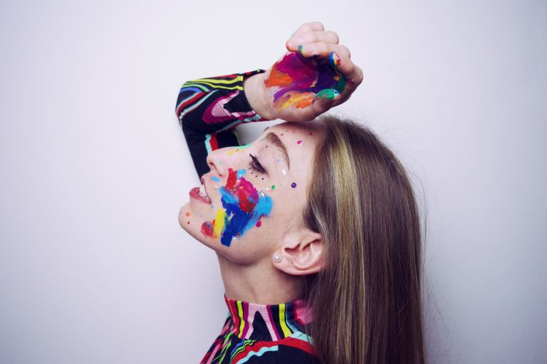 CATERINA: ESCE OGGI 22 LUGLIO "POVERA ME" IL NUOVO SINGOLO.