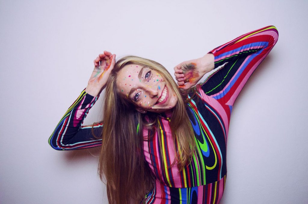 CATERINA: "POVERA ME" IL NUOVO SINGOLO.