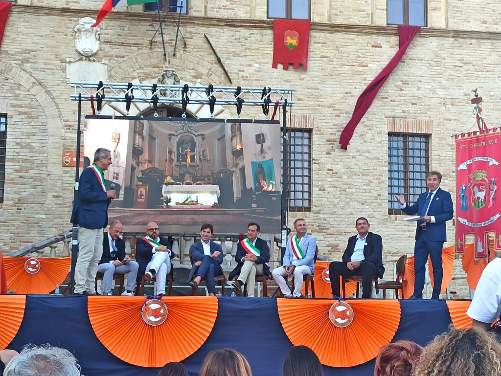 Corinaldo a Ripatransone per la giornata delle Bandiere Arancioni delle Marche