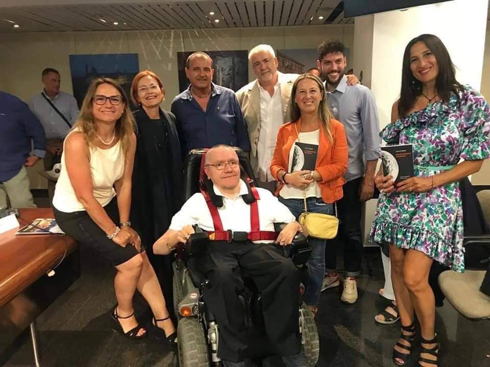 Libro poesi di Miche Cesari in Regione 220704 (6) foto di gruppo con Cesari
