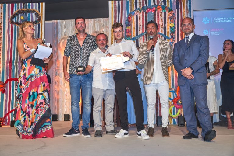 Moda from School a Civitanova: al primo posto Michele Piatanesi e al secondo pari merito Lorenzo Mariotti e Cheyenne Mazzanti. Premio della Critica a Federica Scarfò