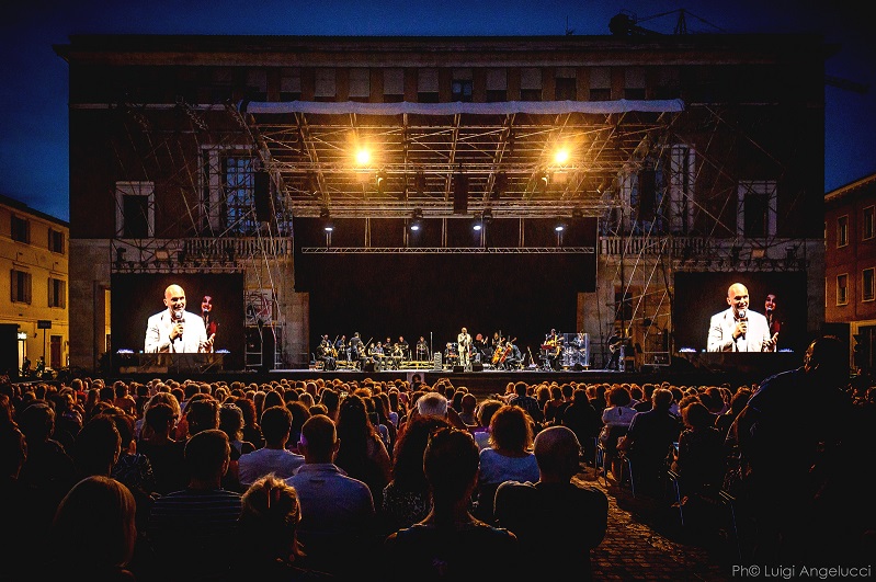 Orchestra Sinfonica Rossini in Piazza del Popolo di Pesaro, ph Luigi Angelucci