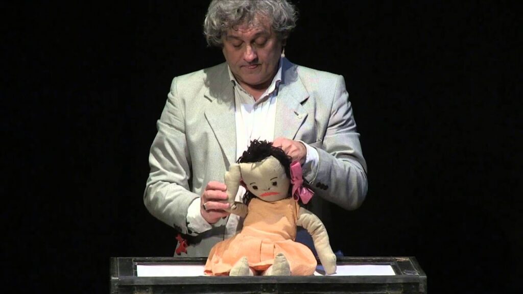 Teatro ragazzi a Jesi in Piazza delle Monachette lunedì 1 agosto "Circo in Valigia" e lunedì 8 agosto "Arrivi e partenze"