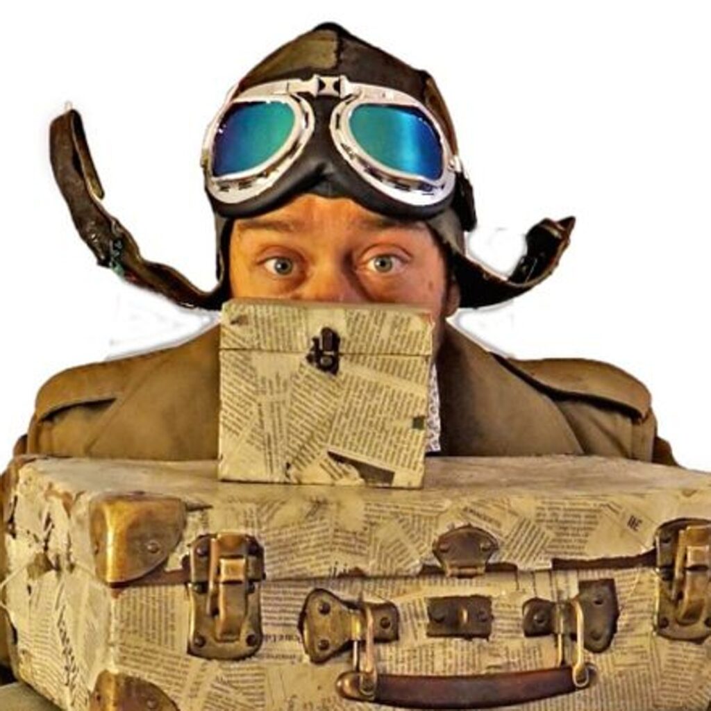 Teatro ragazzi a Jesi in Piazza delle Monachette lunedì 1 agosto "Circo in Valigia" e lunedì 8 agosto "Arrivi e partenze"