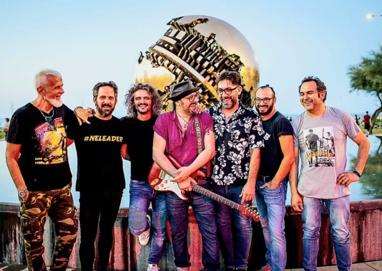 Crossroads, la Storia del Rock tra video, voce e musica con 30 chitarre sul palco. La band marchigiana il 28 agosto a Serra de’ Conti