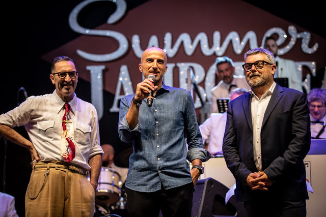 Gli organizzatori del Summer Jamboree, Angelo Di Liberto Alessandro Piccinini con il sindaco di Senigallia Massimo Olivetti
