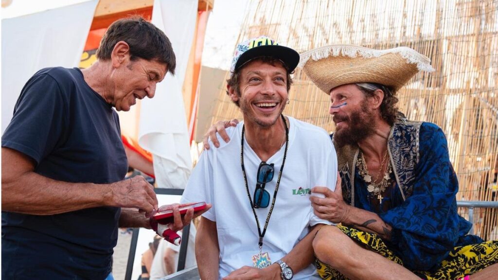 Gianni Morandi, Valentino Rossi e Jovanotti (dal sito imusicfun.it)