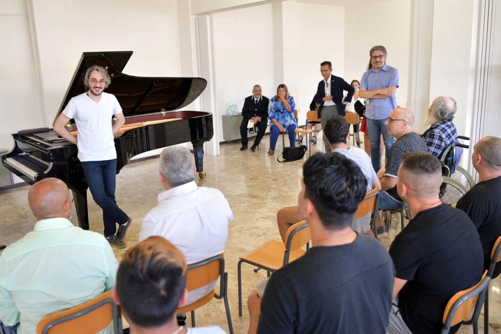 Alexander Gadjiev in concerto al carcere di Montacuto