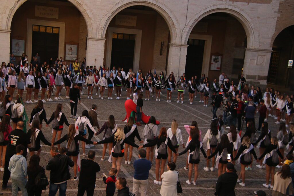 ECCO LE 21 FINALISTE DI MISS ITALIA 2022 La proclamazione a Fano, davanti all’arco di Augusto, nel calore dei marchigiani