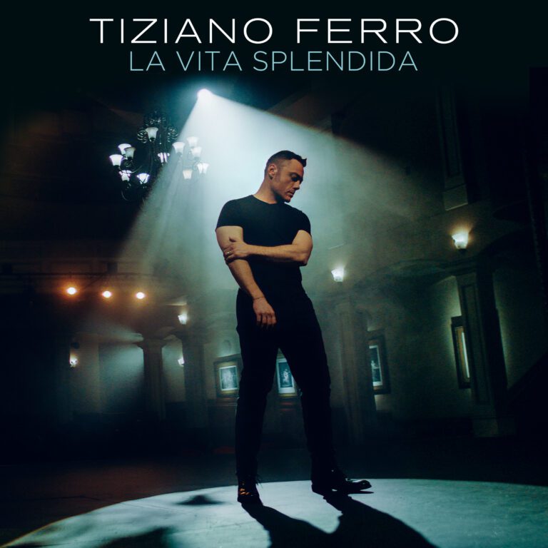 Il nuovo singolo di Tiziano Ferro La vita splendida è il brano più suonato dalle radio italiane
