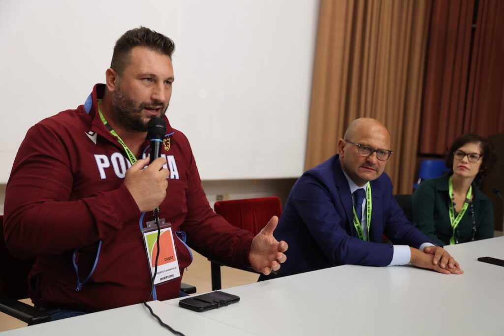 Il pugile Roberto Cammarelle, il Questore di Macerata Vincenzo Trombadore  la sociologa Paola Agnani