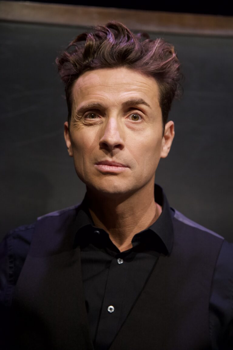 ANGELO PINTUS in “BAU” domenica 13 novembre al Teatro delle Muse di Ancona. Spettacolo SOLD OUT
