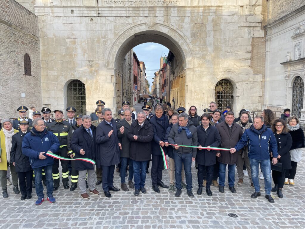 Inaugurato il Natale che non ti aspetti. Al via da Fano per un compleanno storico 20 anni della rete del Natale più magica e grande d’Italia