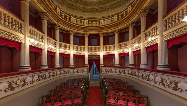 Matteo Belli inaugura la rassegna Borghi Maestri della Scena al Teatro dell'Iride di Petritoli