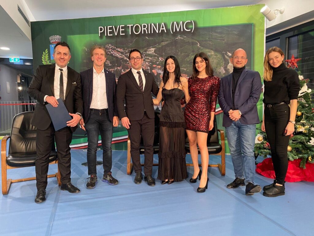 Pieve Torina: grande successo di pubblico per tombola e Doppiatore Marchigiano