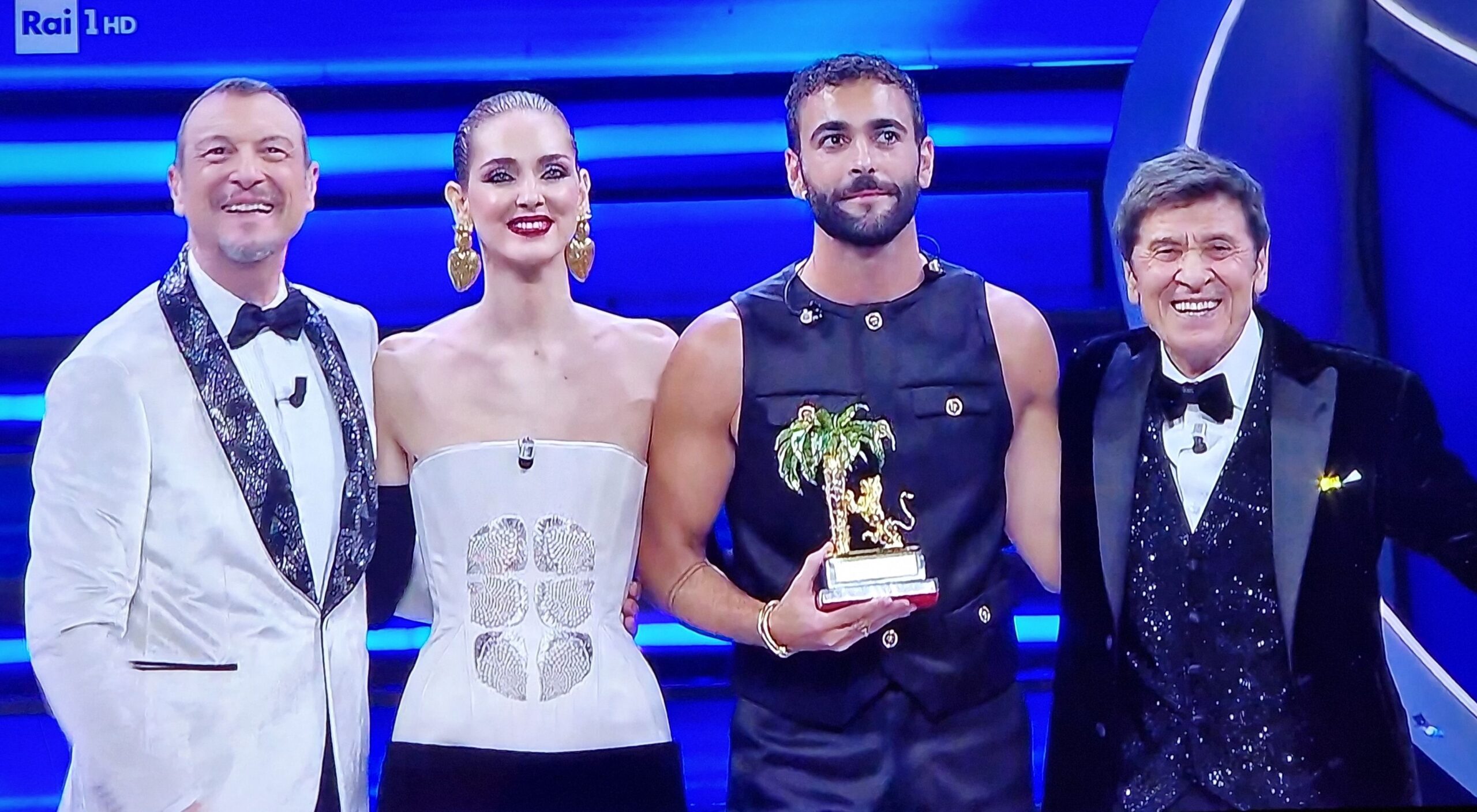 Marco Mengoni con Due vite sbanca anche il FantaSanremo 2023. Ecco tutta la classifica. Intanto Marco Mengoni con Due vite sbanca anche il FantaSanremo 2023. Ecco tutta la classifica. Intanto