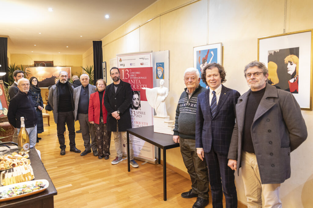 Un momento della donazione Cerquetti