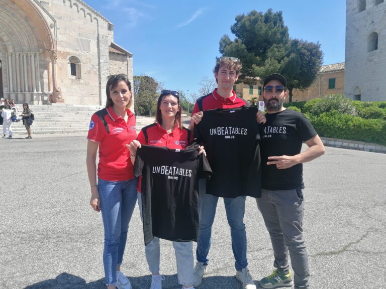 associazione Unbeatables inauguraz defibrillatore ad Ancona