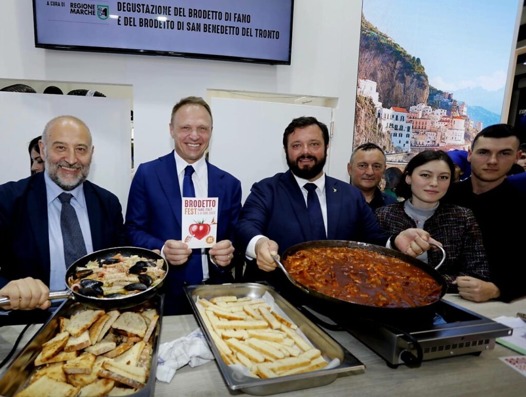 Il Ministro Francesco Lollobrigida con l’assessore regionale all’Agricoltura della Regione Marche, Andrea Maria Antonini, il presidente Mirco Carloni e le delegazioni di Fano e di San Benedetto del Tronto a Sea Food Barcellona, oggi 26 aprile - Padiglione Italia
