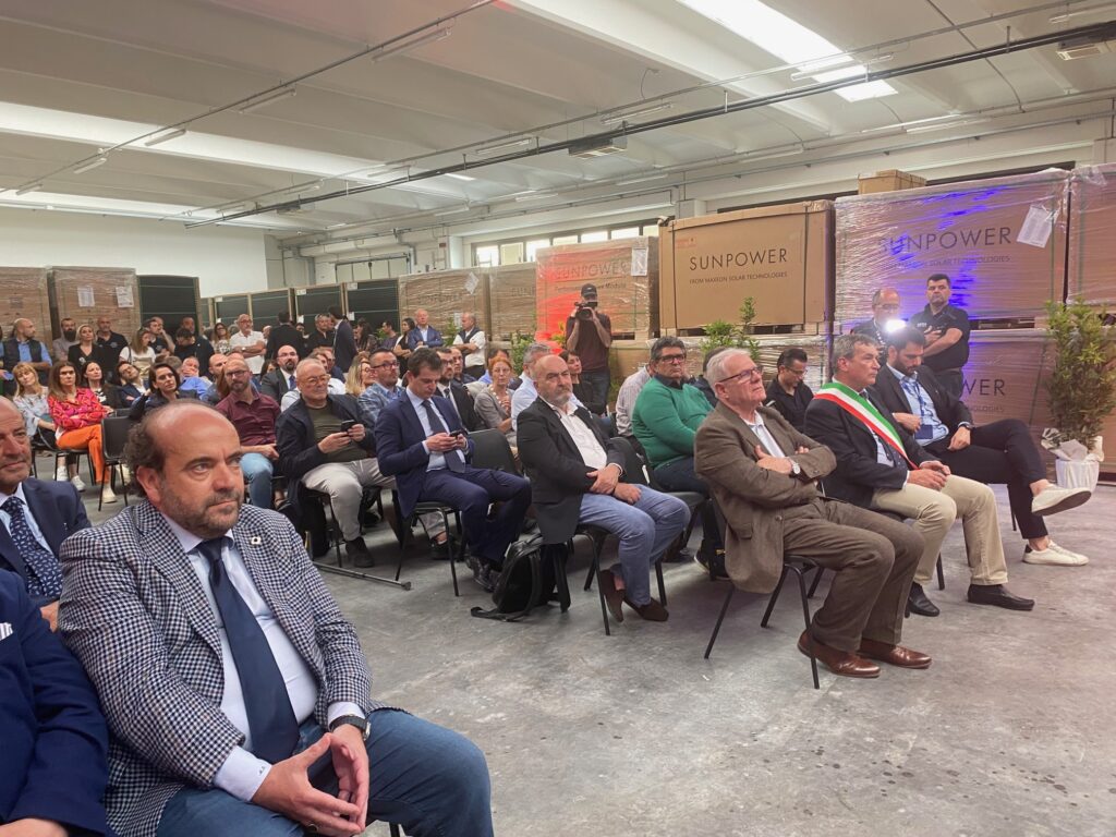 Un momento della presentazione del progetto CER Lab Marche del Gruppo SGR presso la nuova sede ICAM