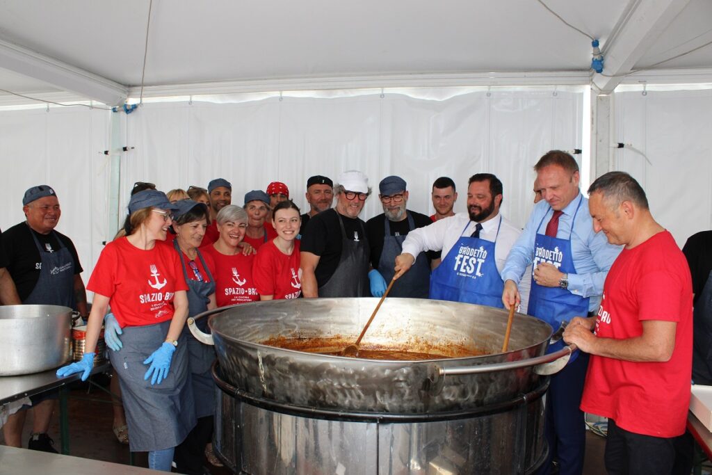 “Il brodetto è il prodotto sovrano dell’Adriatico, BrodettoFest sarà promosso in altre città del mondo”. Il ministro Francesco Lollobrigida a Fano