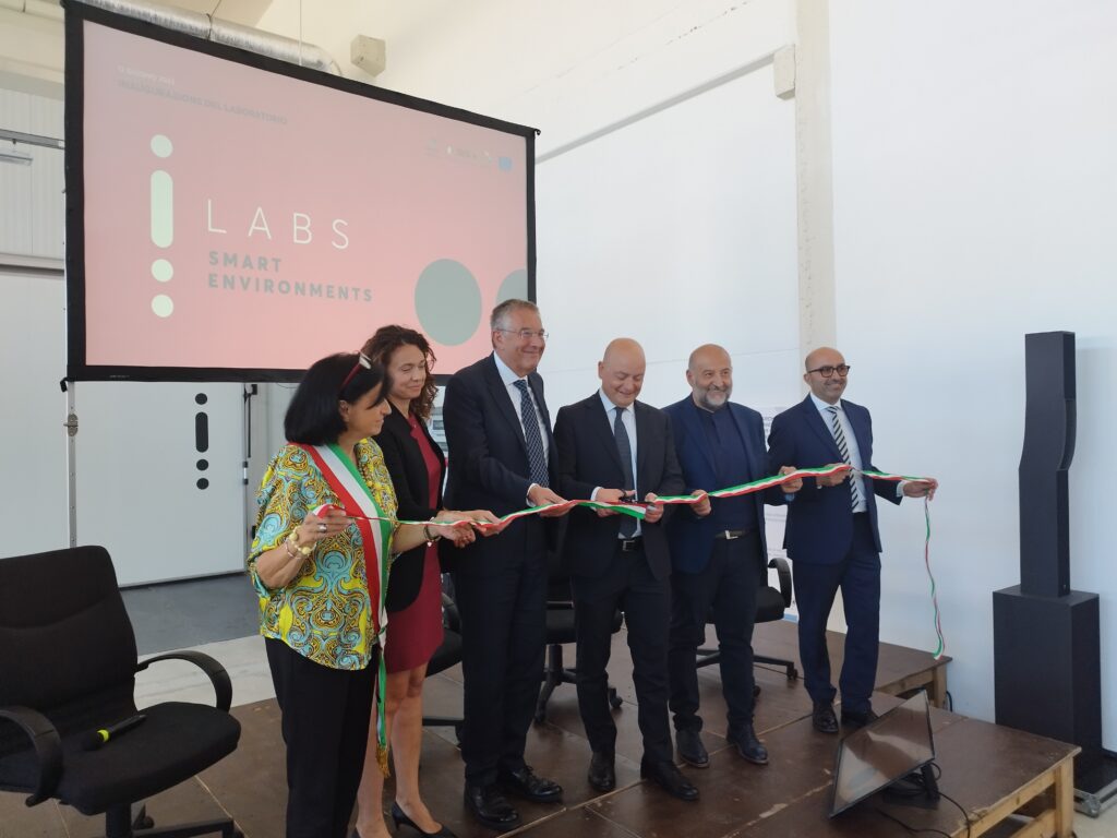 La Piattaforma regionale MIRACLE celebra l'inaugurazione del laboratorio i-Labs Smart Environments. Il progetto ha coinvolto 22 partner