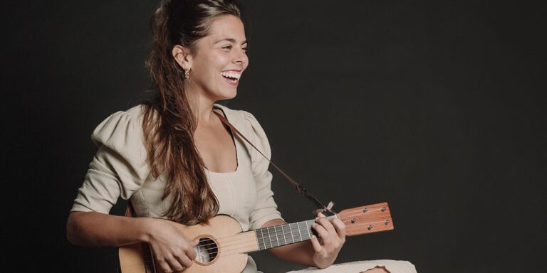 Alte Marche Altra Musica. Martedì 11 luglio Anna Ferrer con Lo spirito delle Baleari alle 19:30 al Conventino di Monteciccardo (PU)