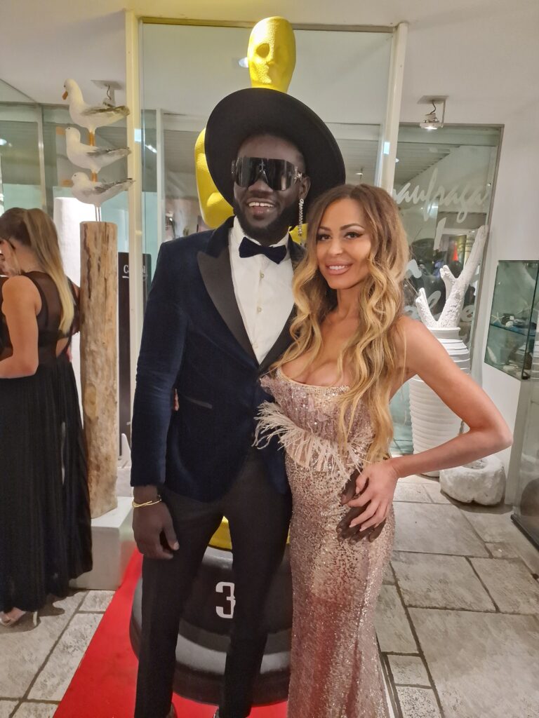 Vera Mihales con un amico